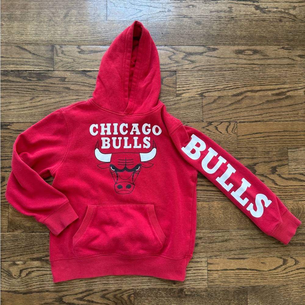 Chicago Bulls Youth Medium Red Hoodie Pullover NBA Logo Sweatshirt